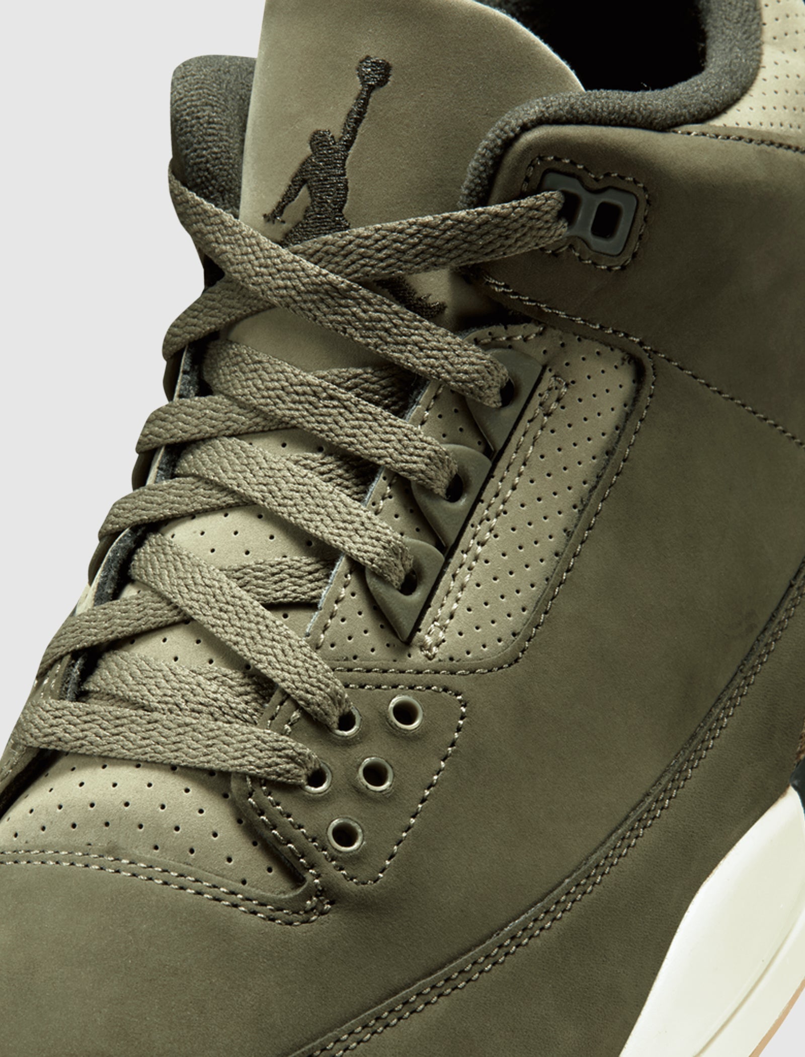 AIR JORDAN 3 RETRO "FAMILY AFFAIR"