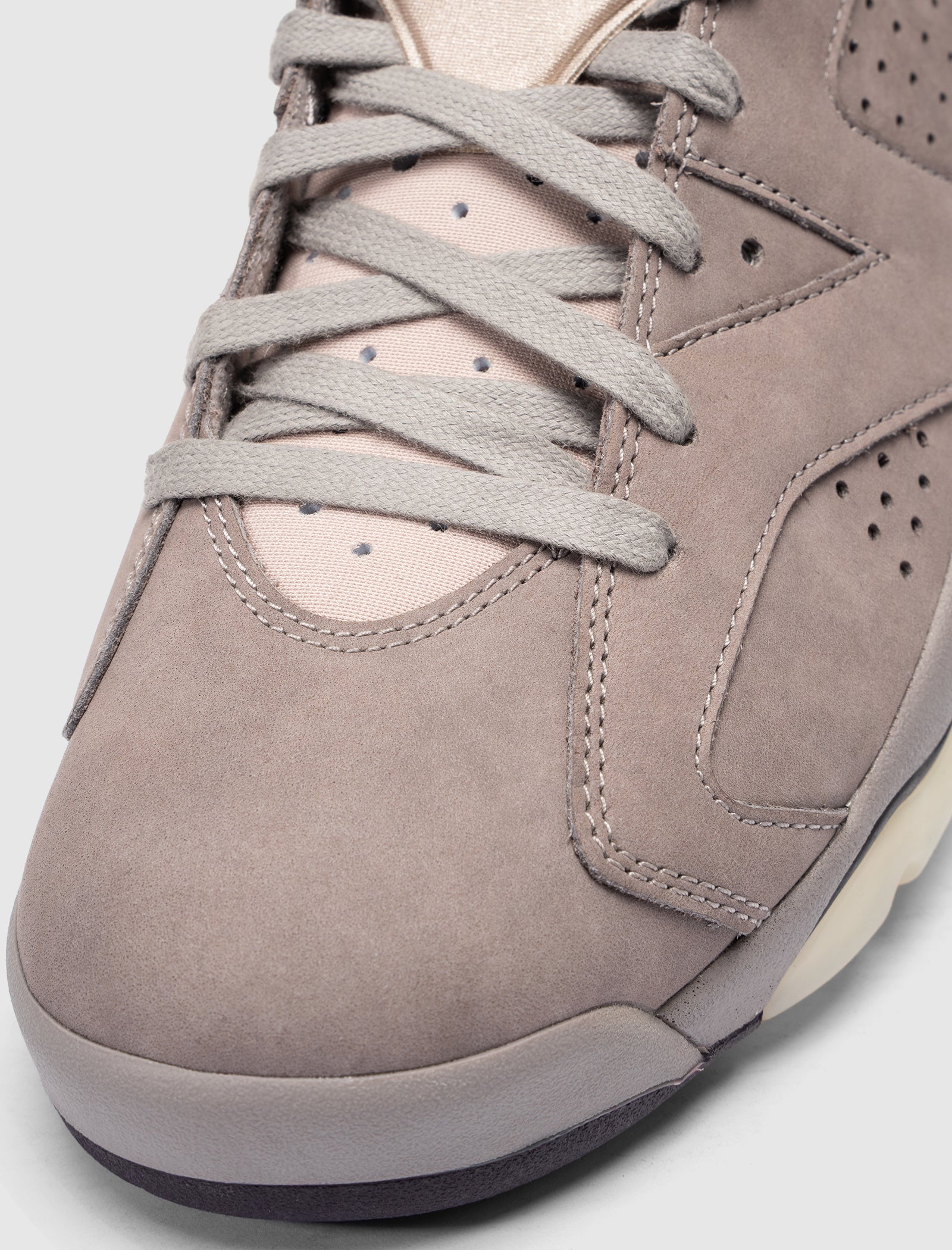 A MA MANIÉRE X AIR JORDAN 6 RETRO SP "SMOKY MAUVE"