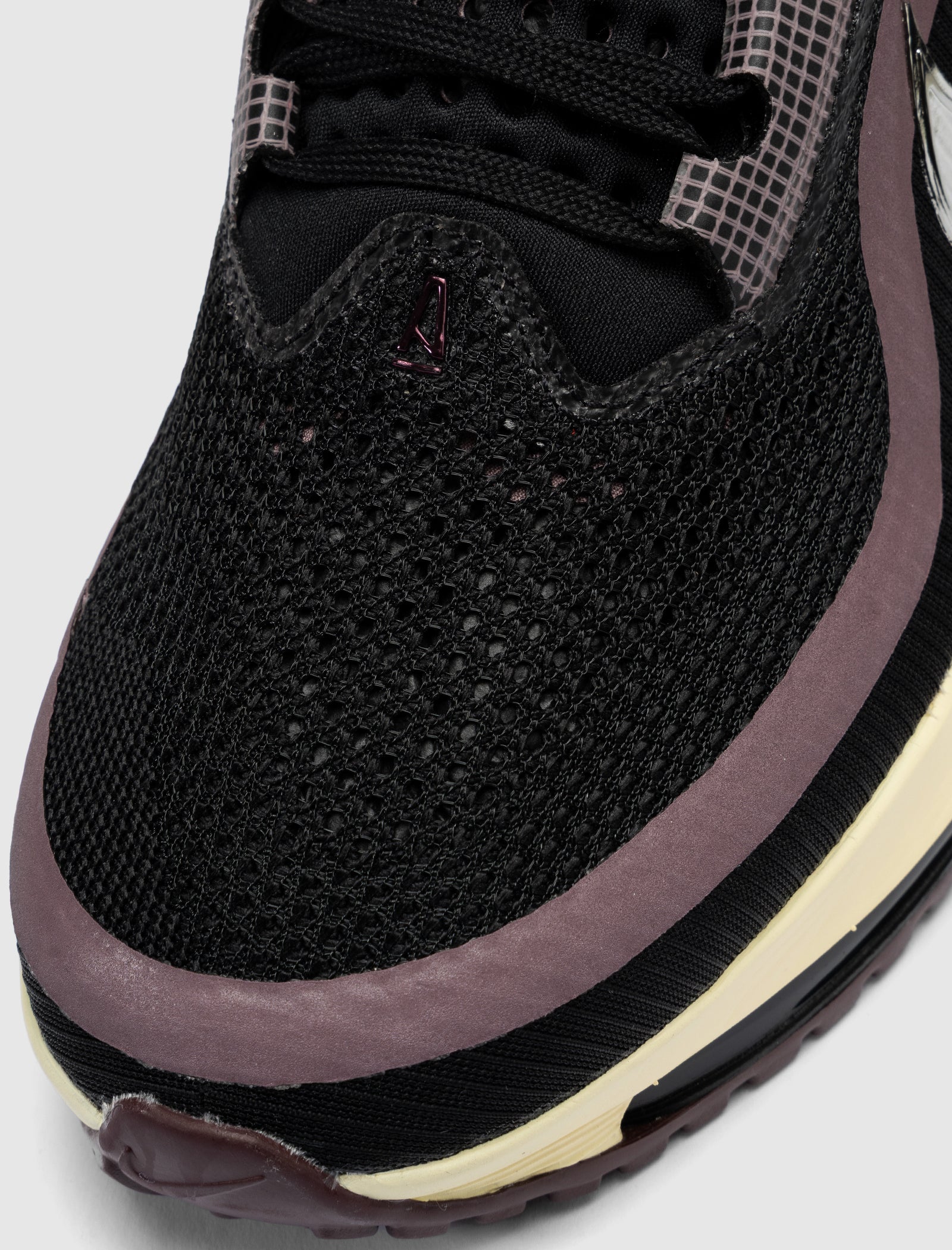 A MA MANIÉRE X PEGASUS PREMIUM SP "BLACK AND BURGUNDY CRUSH"