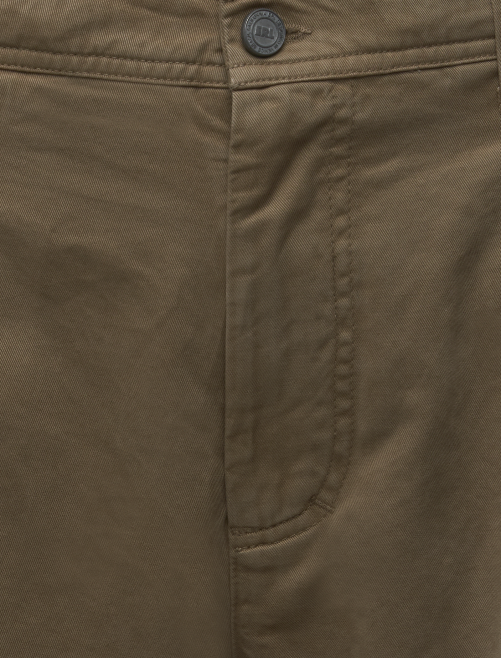 PLEATED CHINO SHORTS