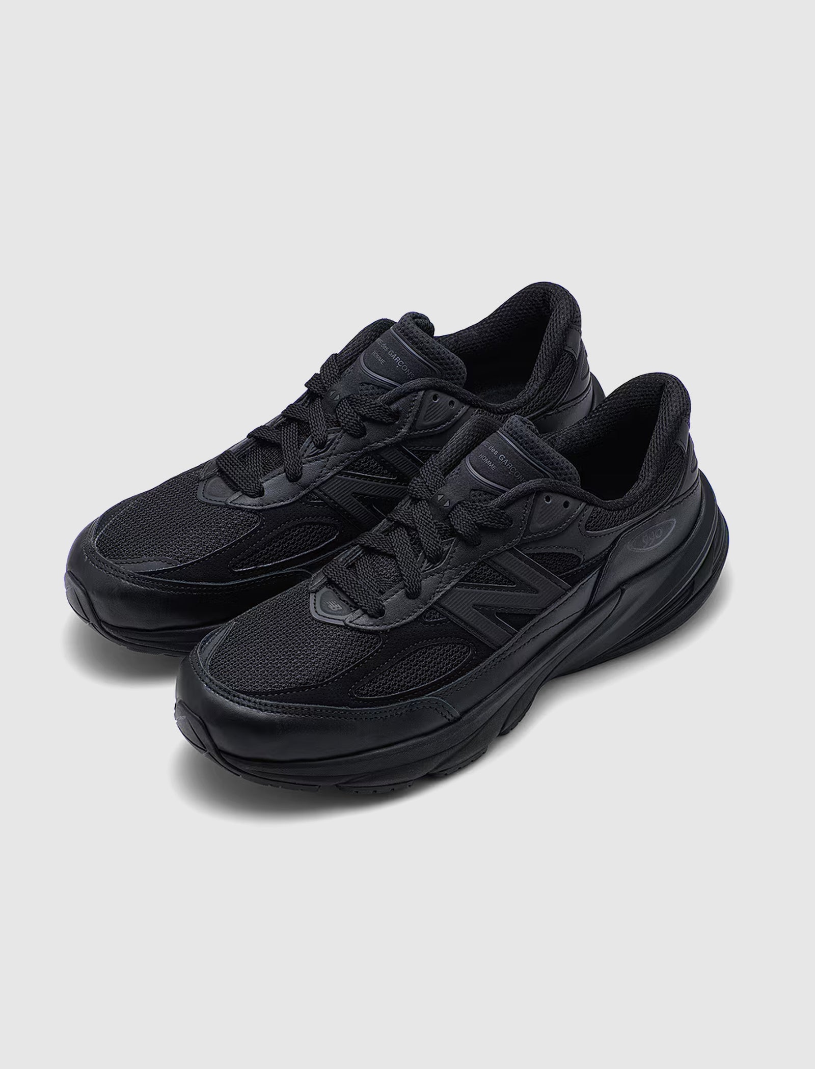 NEW BALANCE 990 SNEAKERS