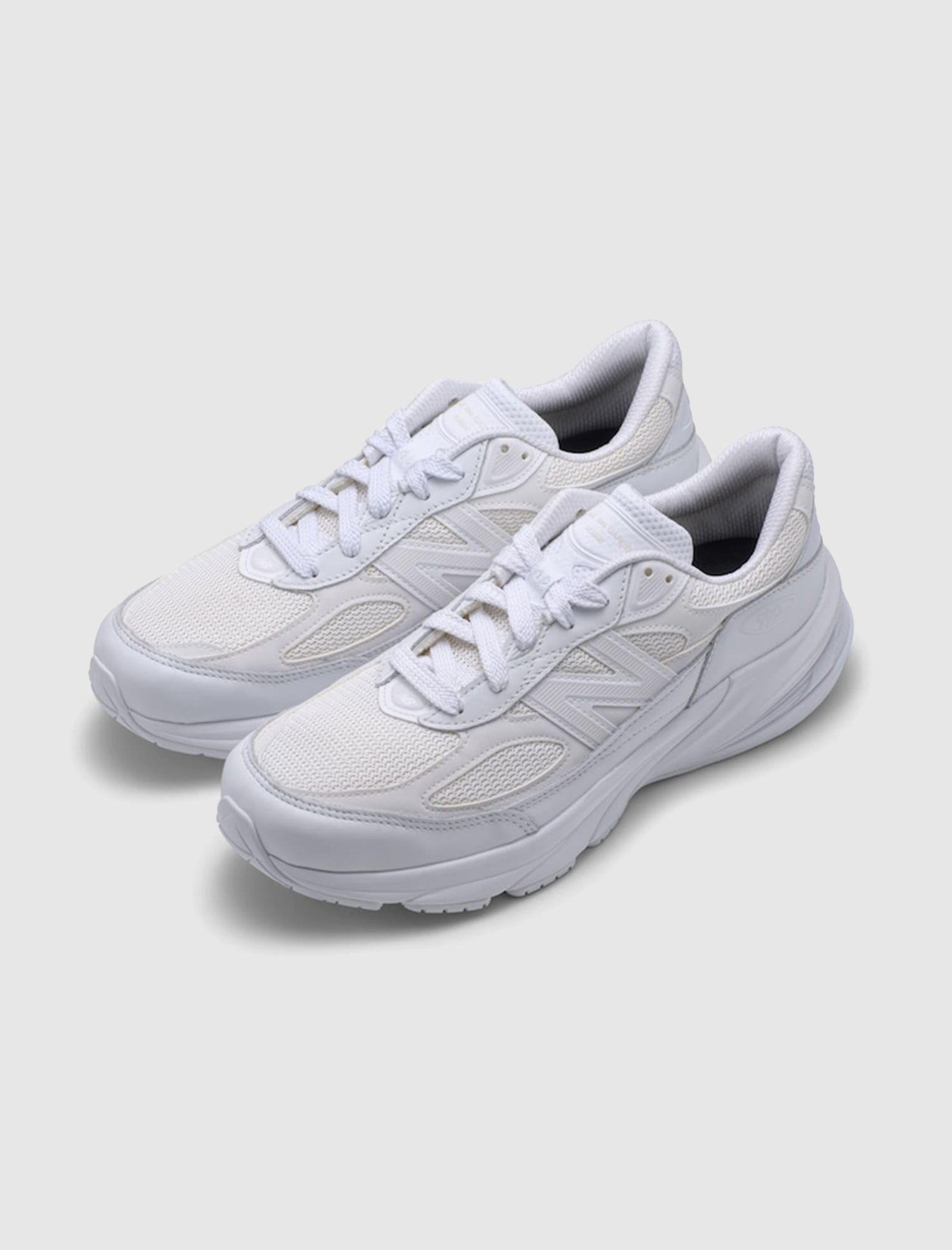 NEW BALANCE 990 SNEAKERS