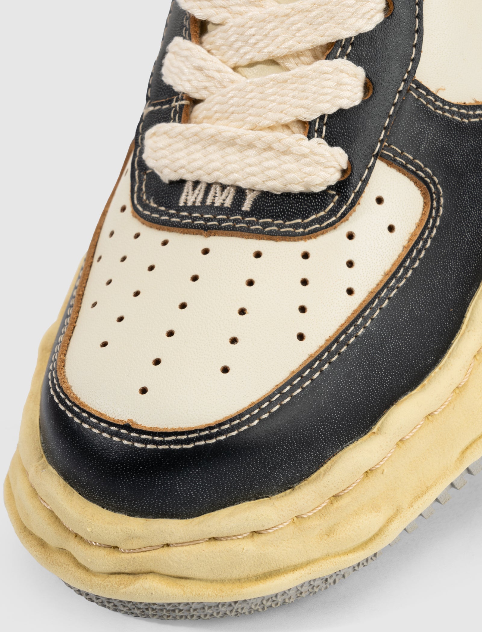 WAYNE LOW TOP SNEAKERS "BLACK/WHITE"