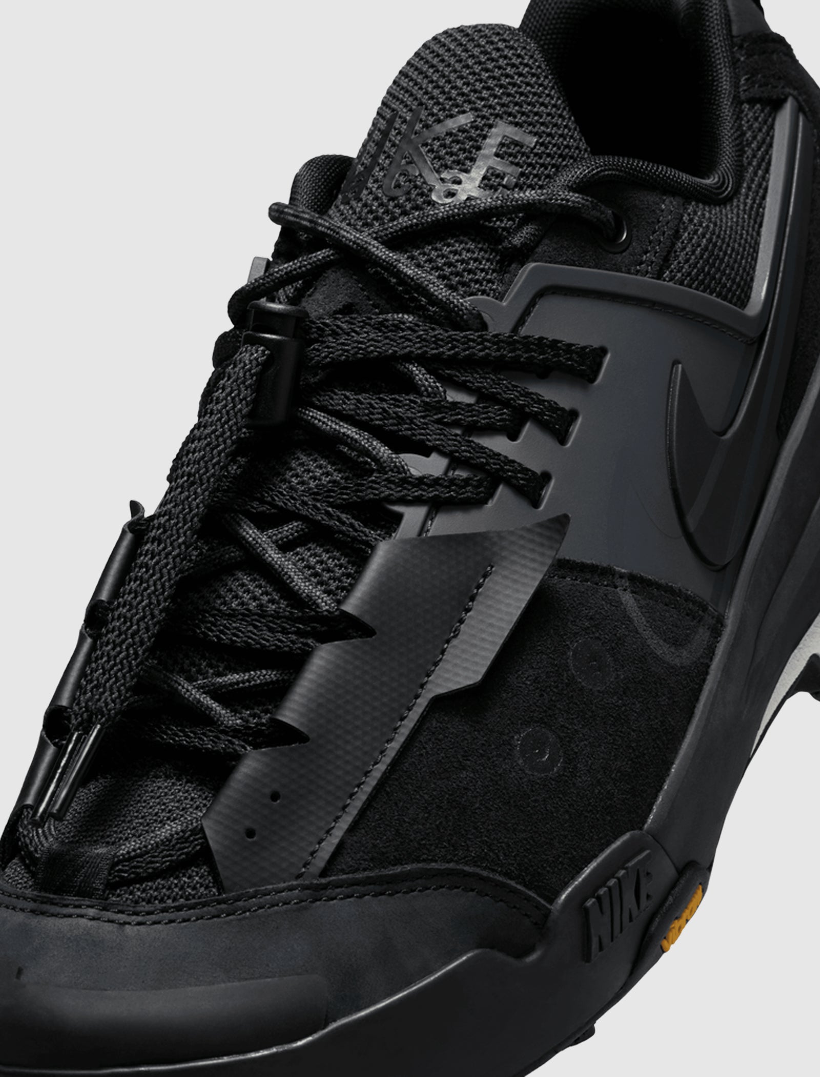 SACAI ZEGAMADOME "BLACK/ANTHRACITE"