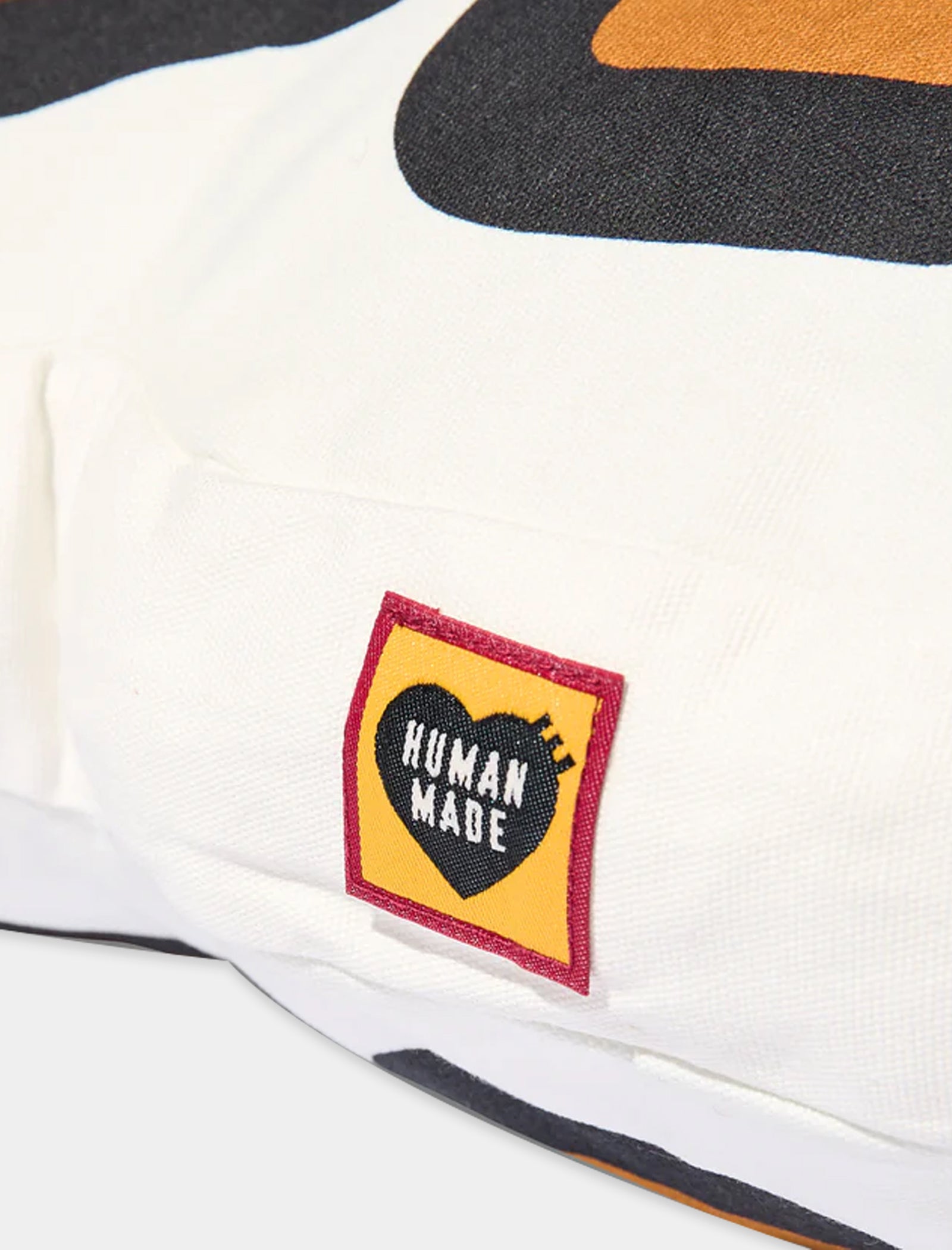 KISSEN MIT BRAUNBÄR