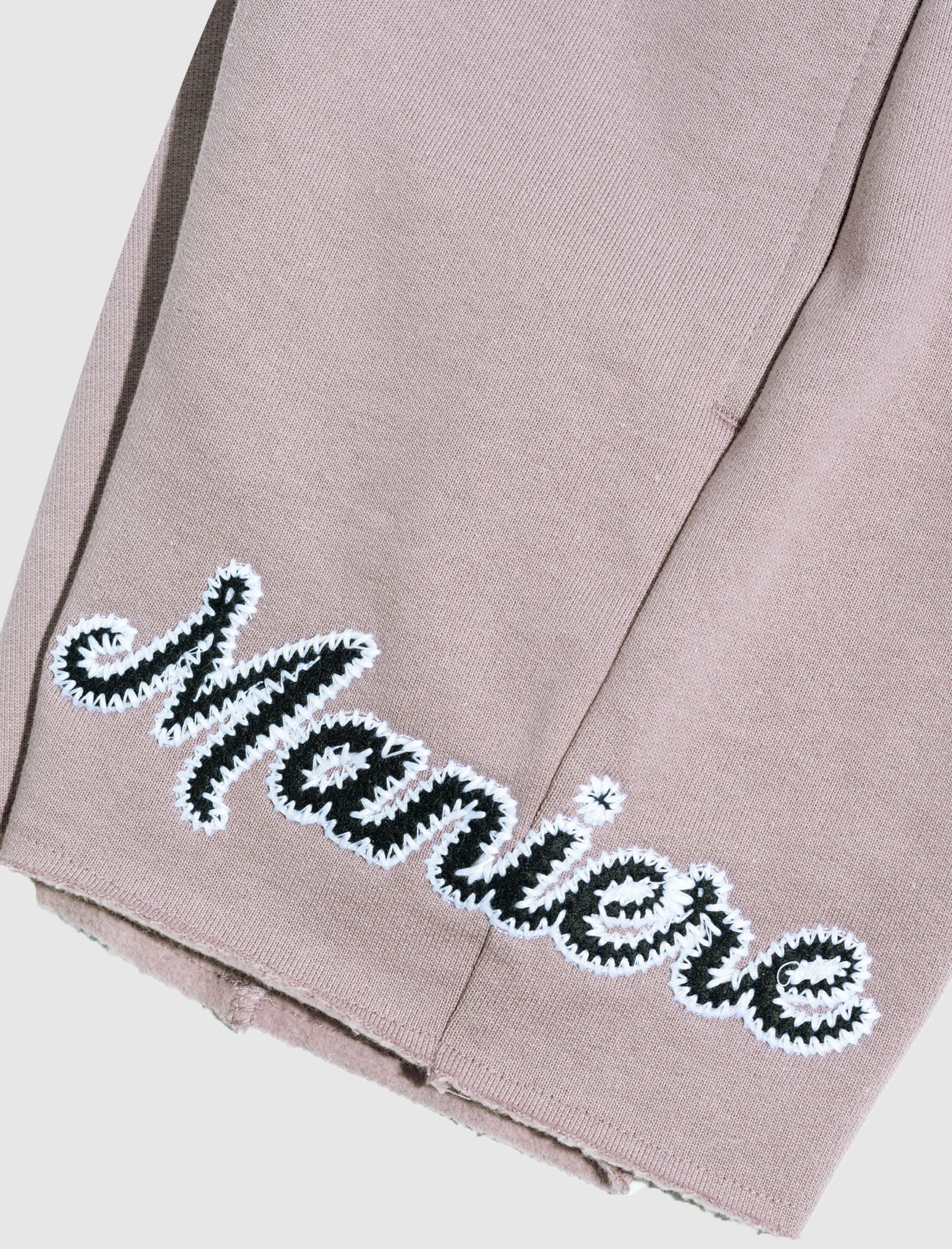 AMM CURSIVE SWEATSHORT