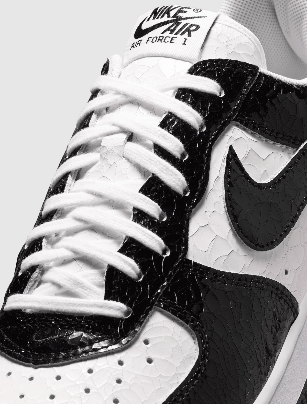 NIKE AIR FORCE 1 "CRACKED LEATHER"