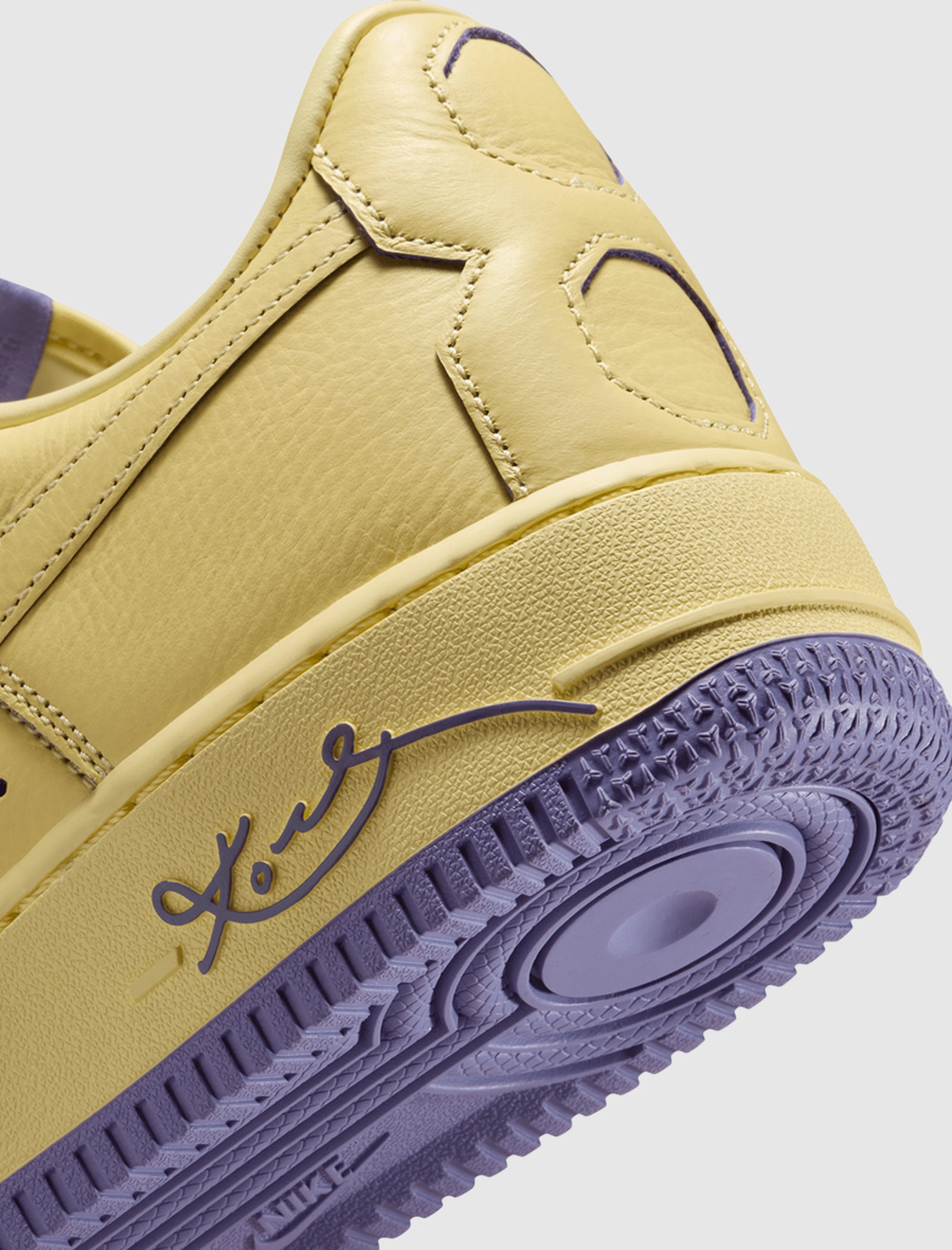 AIR FORCE 1 LOW PROTRO "SOFT YELLOW"