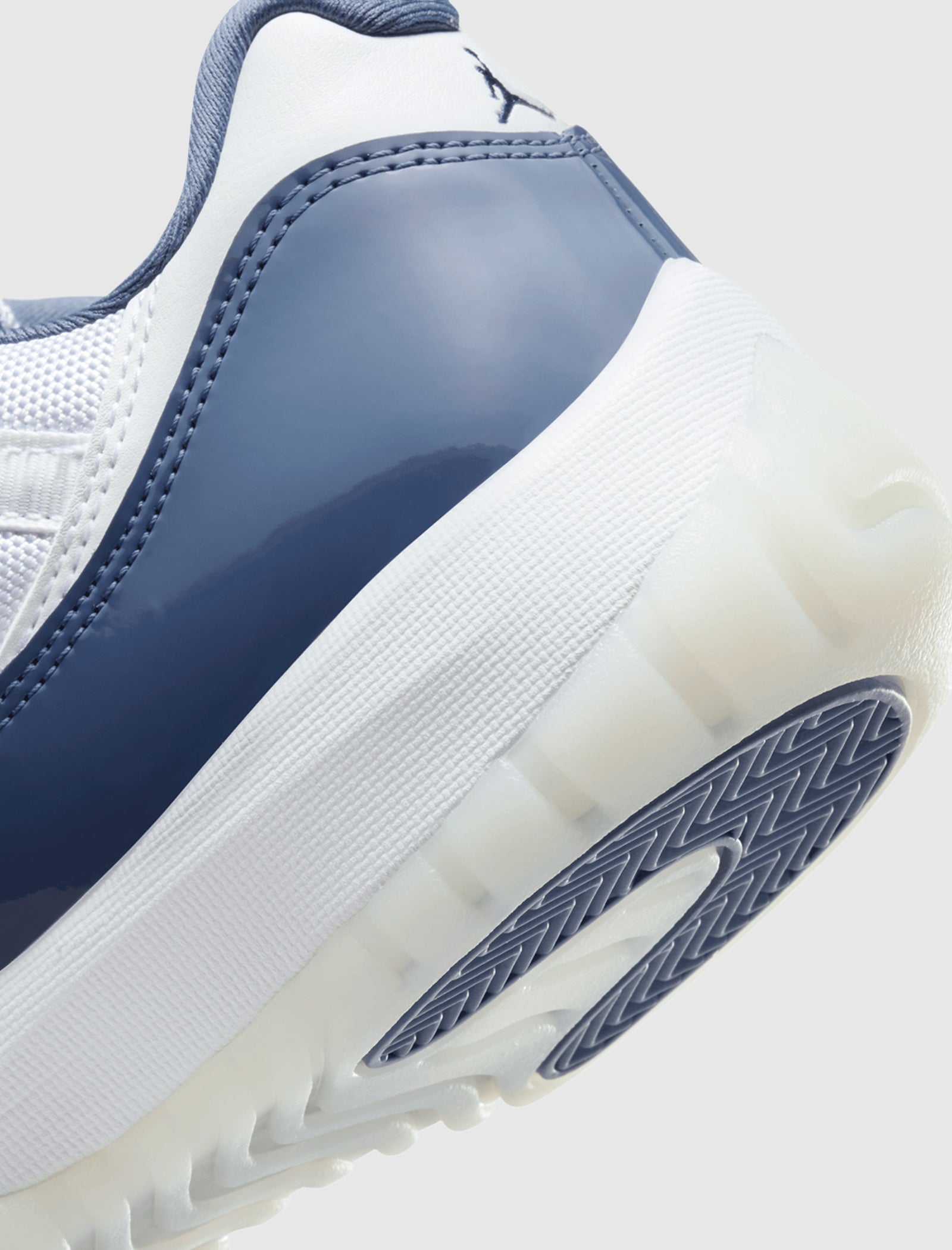 AIR JORDAN 11 RETRO LOW "DIFFUSED BLUE"
