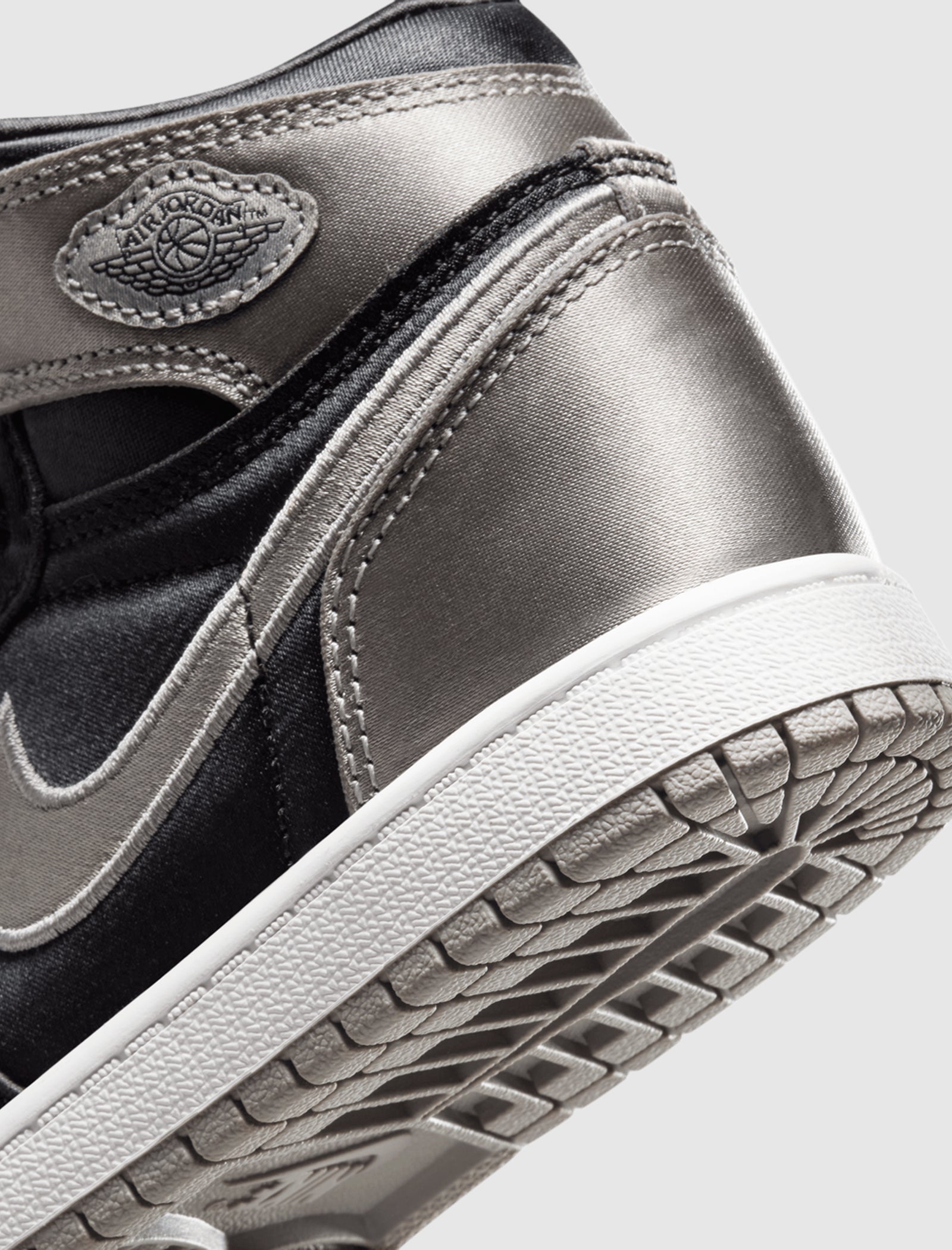 AIR JORDAN RETRO HIGH