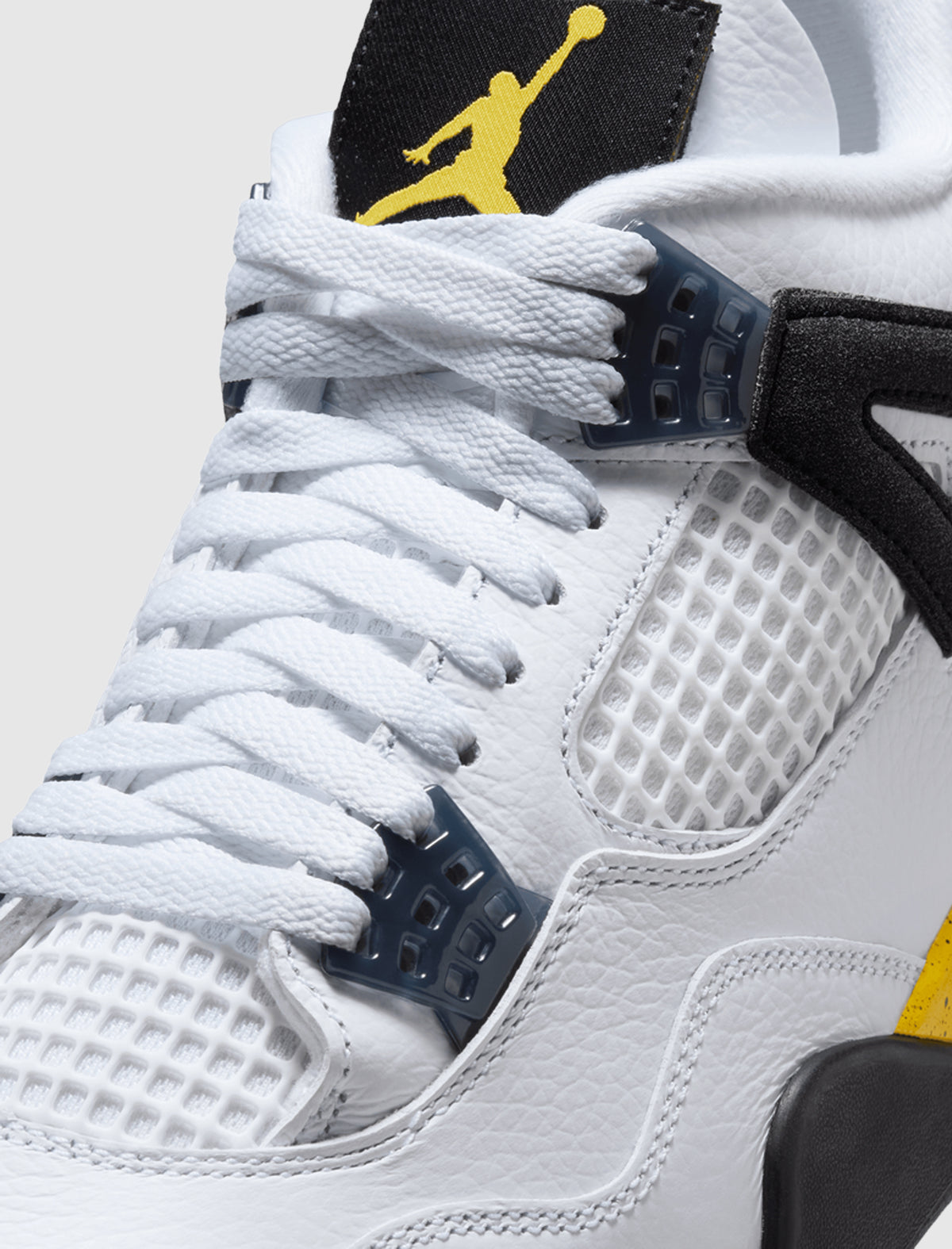 AIR JORDAN 4 RETRO „TOUR YELLOW“