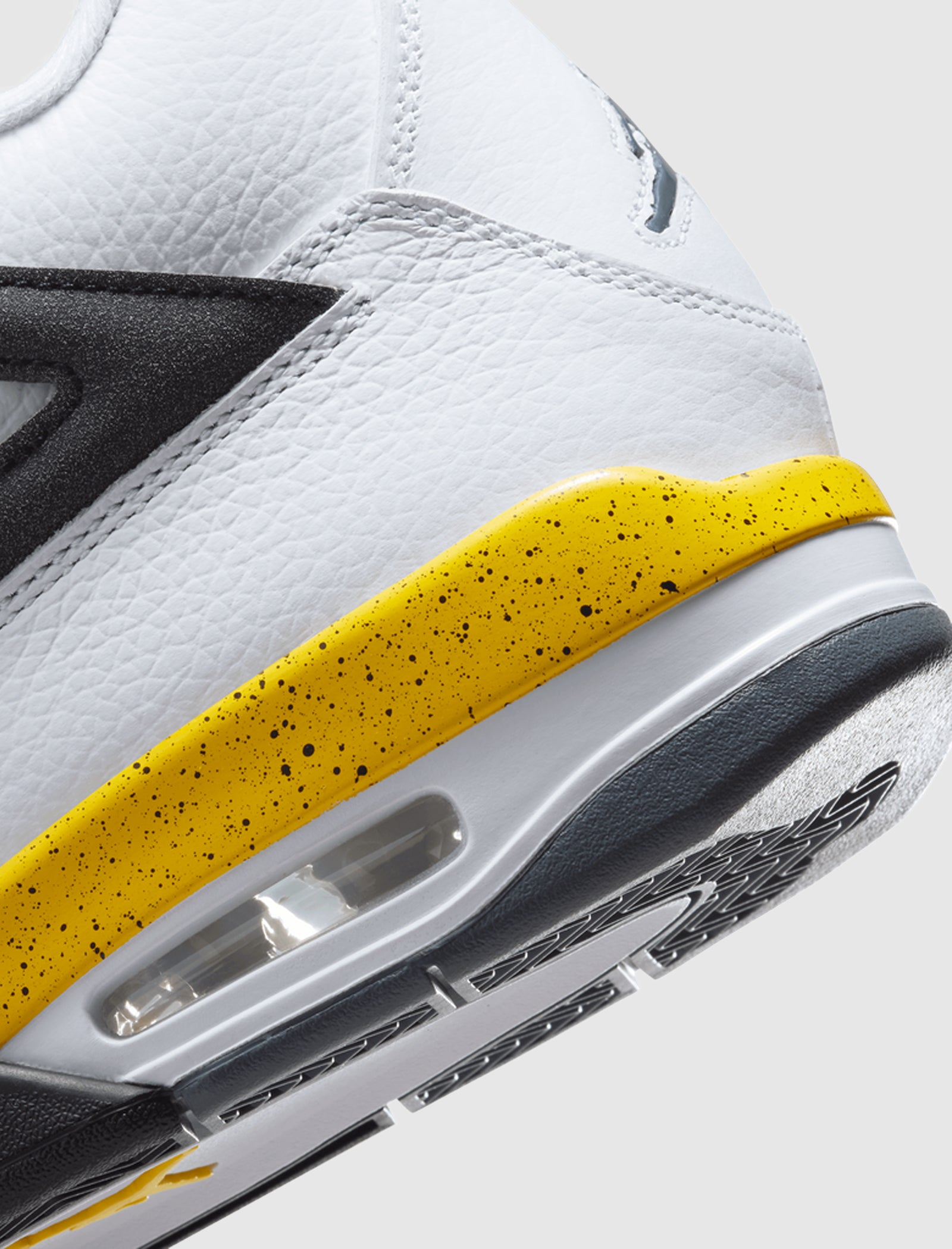 AIR JORDAN 4 RETRO „TOUR YELLOW“