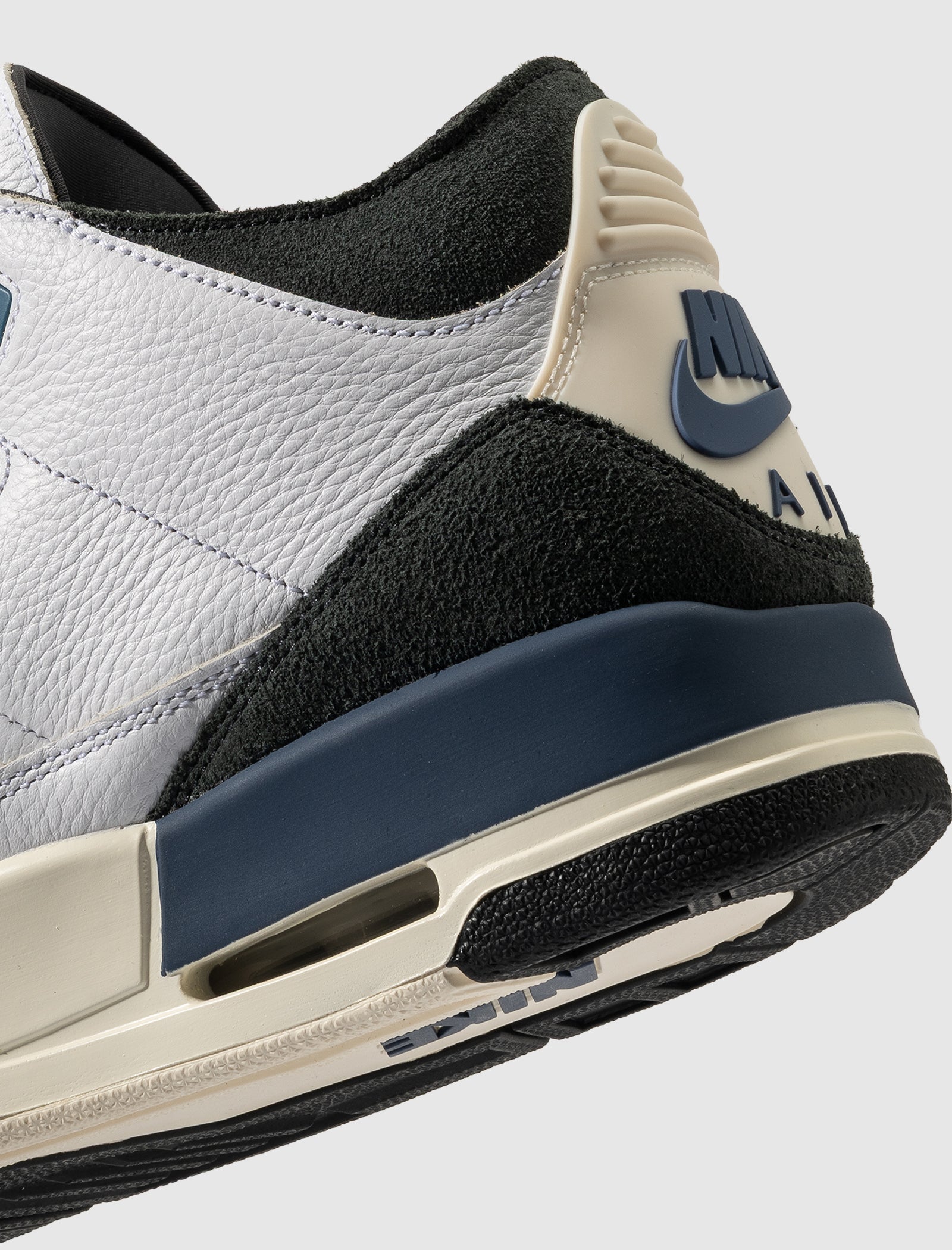 A MA MANIÉRE X AIR JORDAN 3 RETRO "FOR THE LOVE"