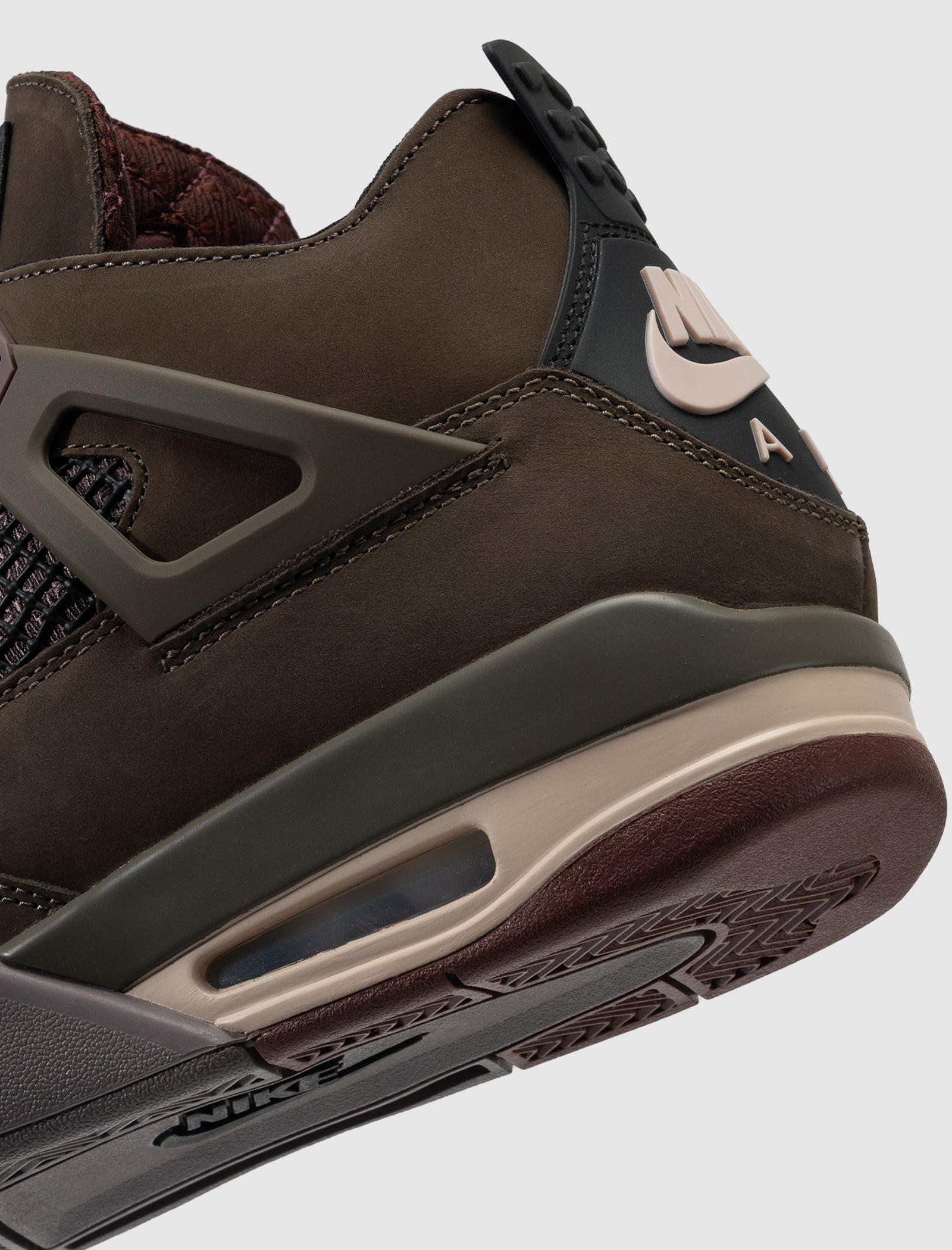 A MA MANIÉRE X AIR JORDAN 4 "DARK MOCHA"
