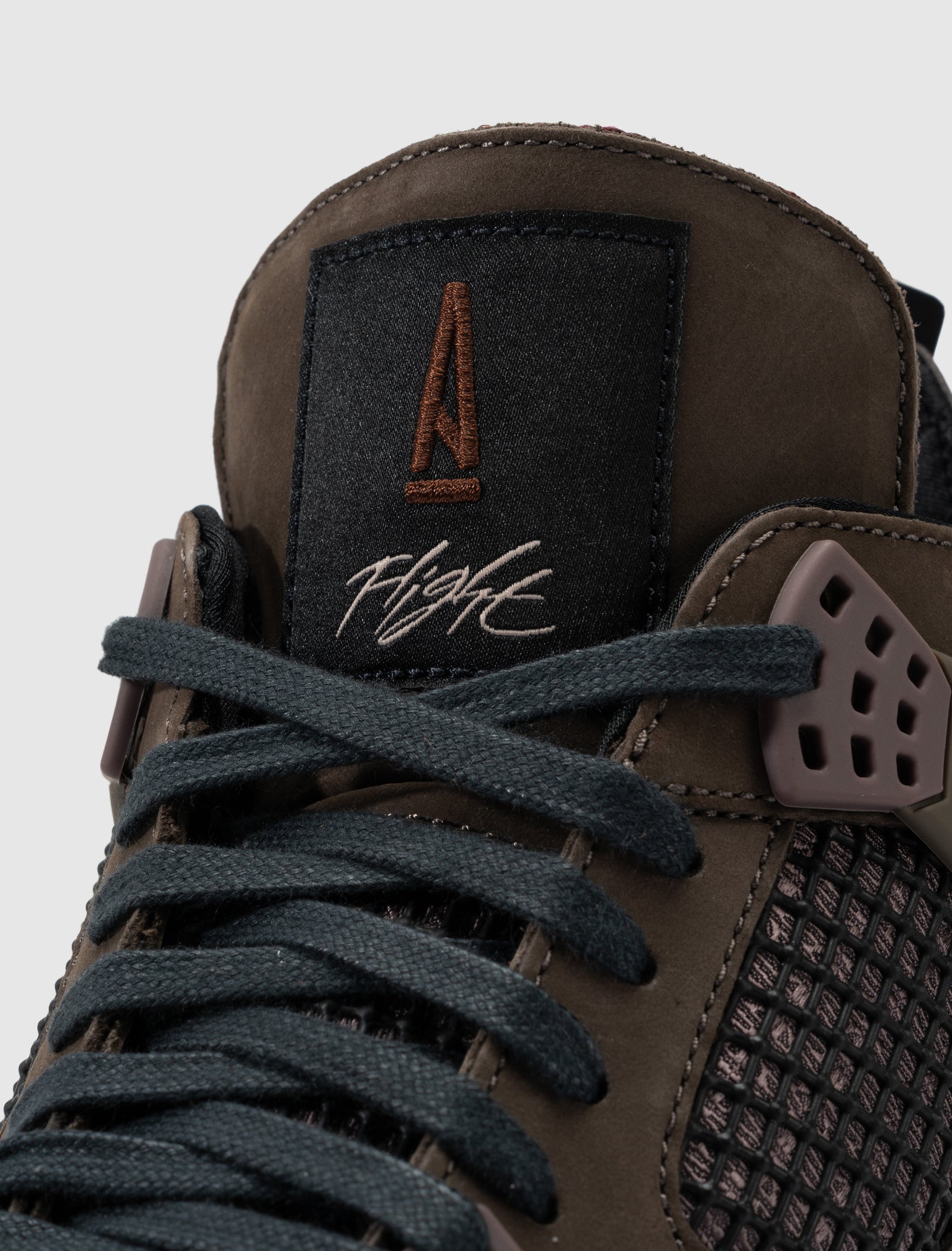 A MA MANIÉRE X AIR JORDAN 4 "DARK MOCHA"