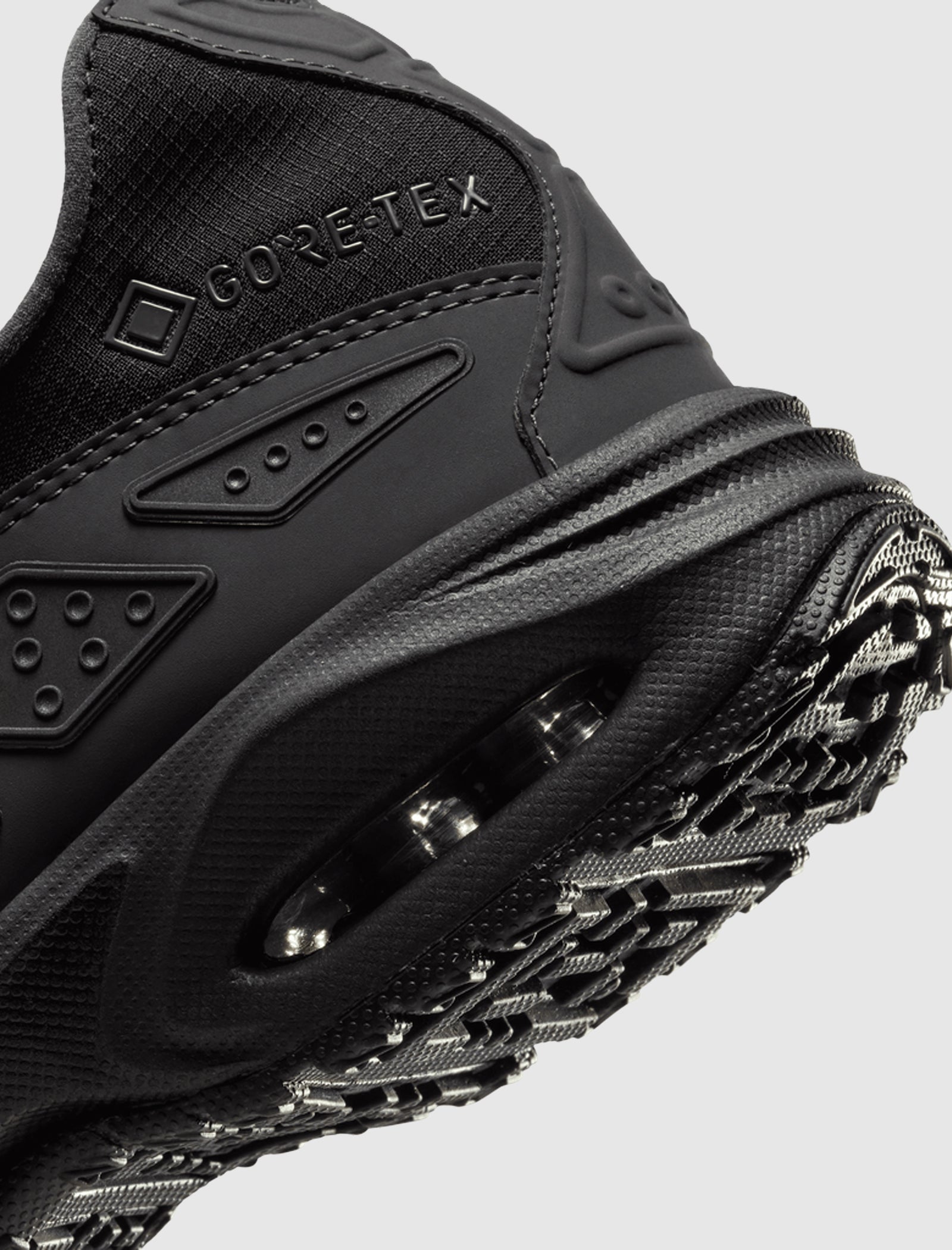 WOMENS AIR MAX SUNDER GORE-TEX "BLACK/DARK SMOKE GREY"