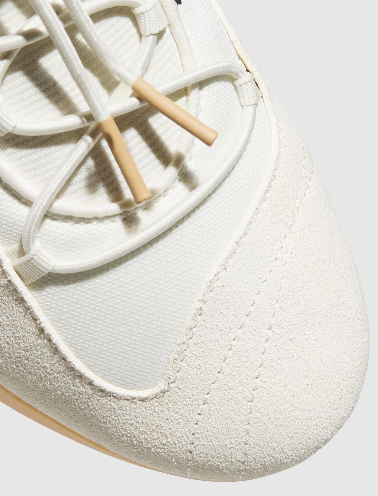 BAD BUNNY BALLERINA "WHITE"