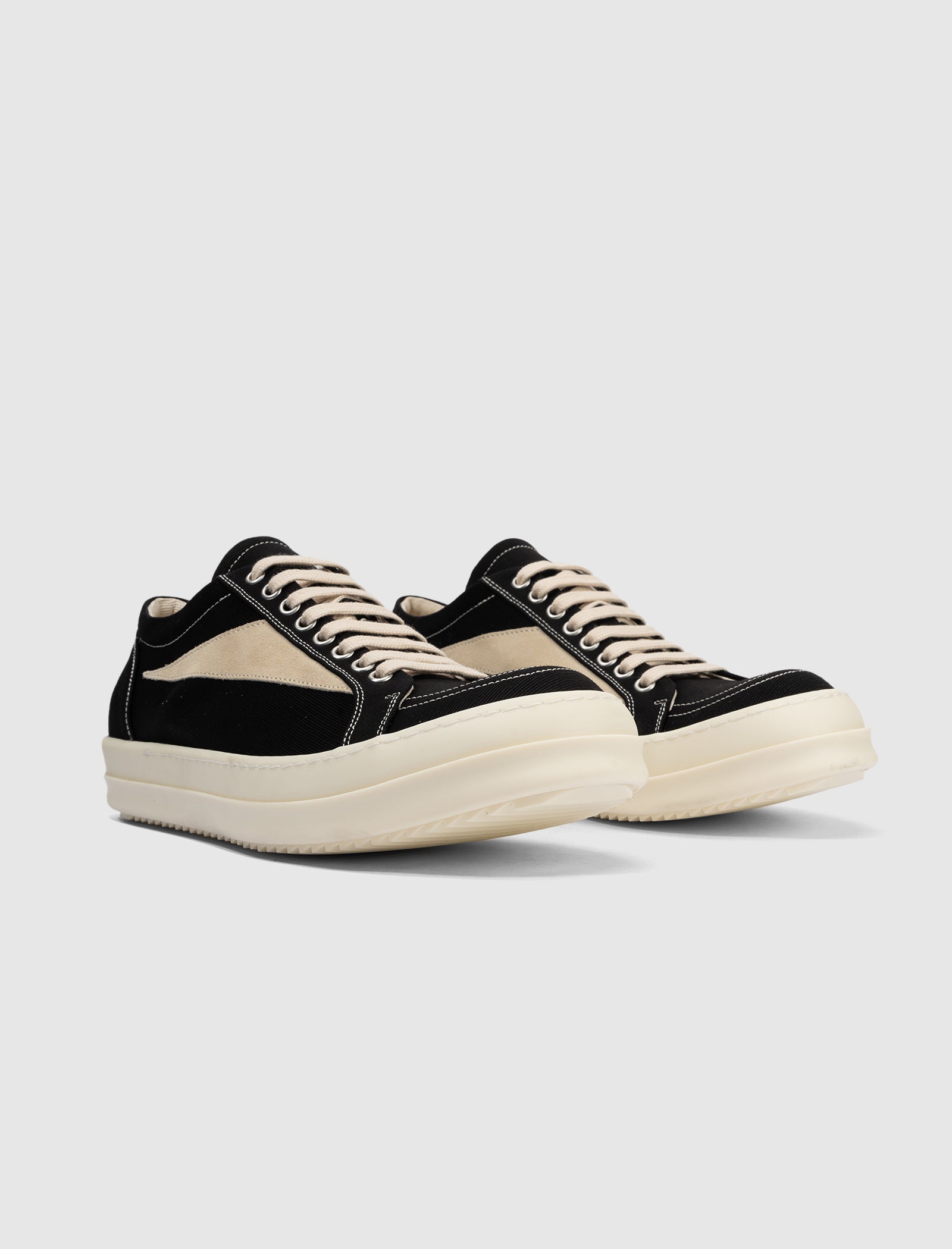 VINTAGE SNEAKERS
