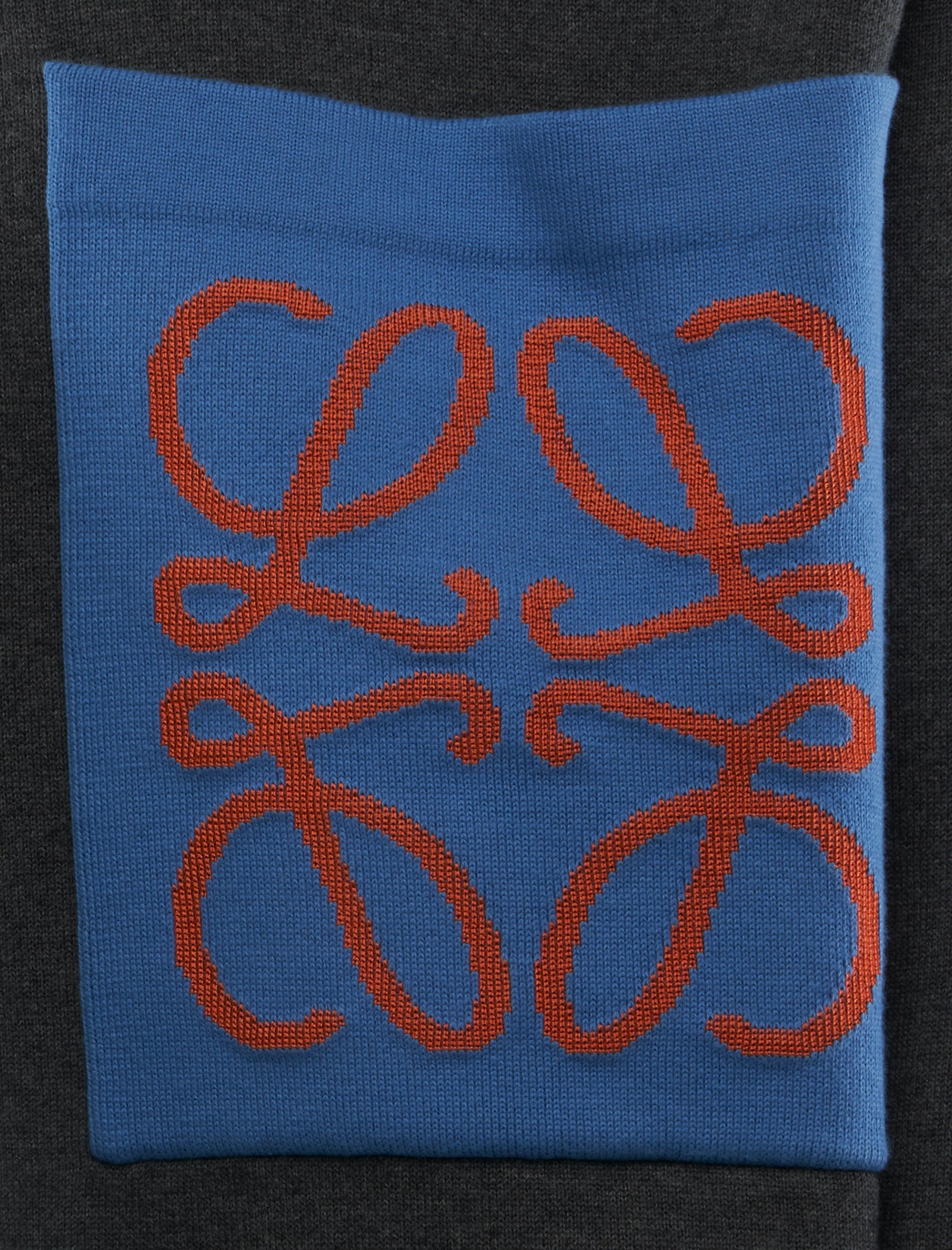 ANAGRAM POCKET SWEATER