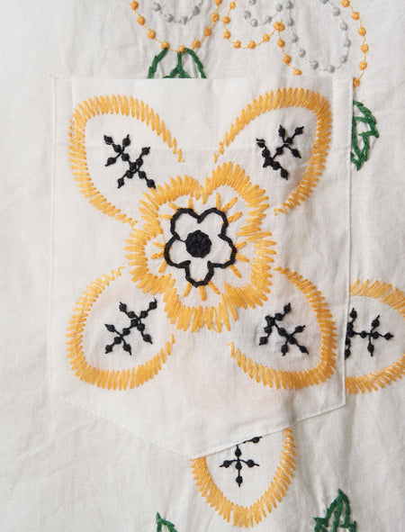 EMBROIDERED BUTTERCUP SHORT SLEEVE