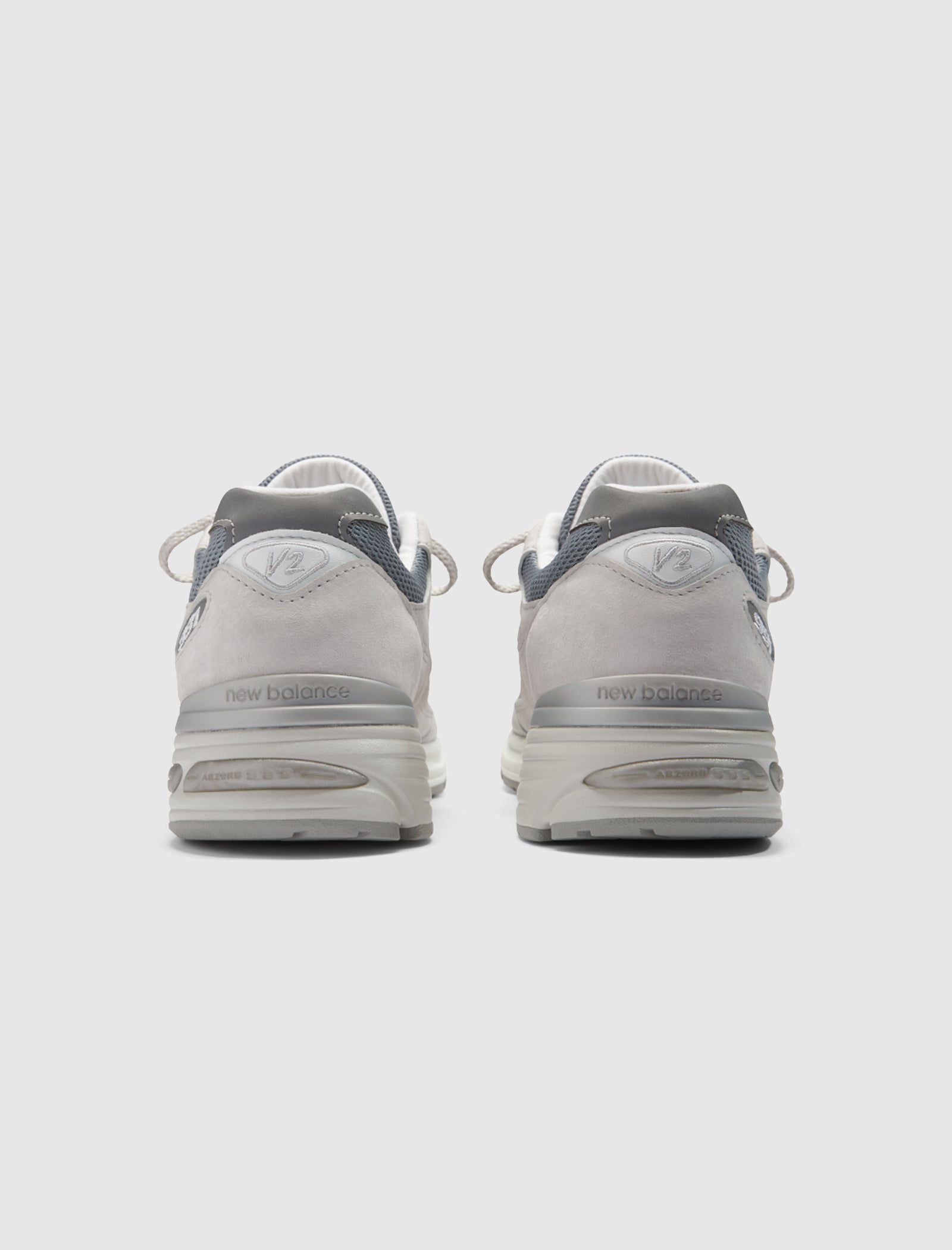 MADE IN UK 991 V2 "NIMBUS CLOUD"