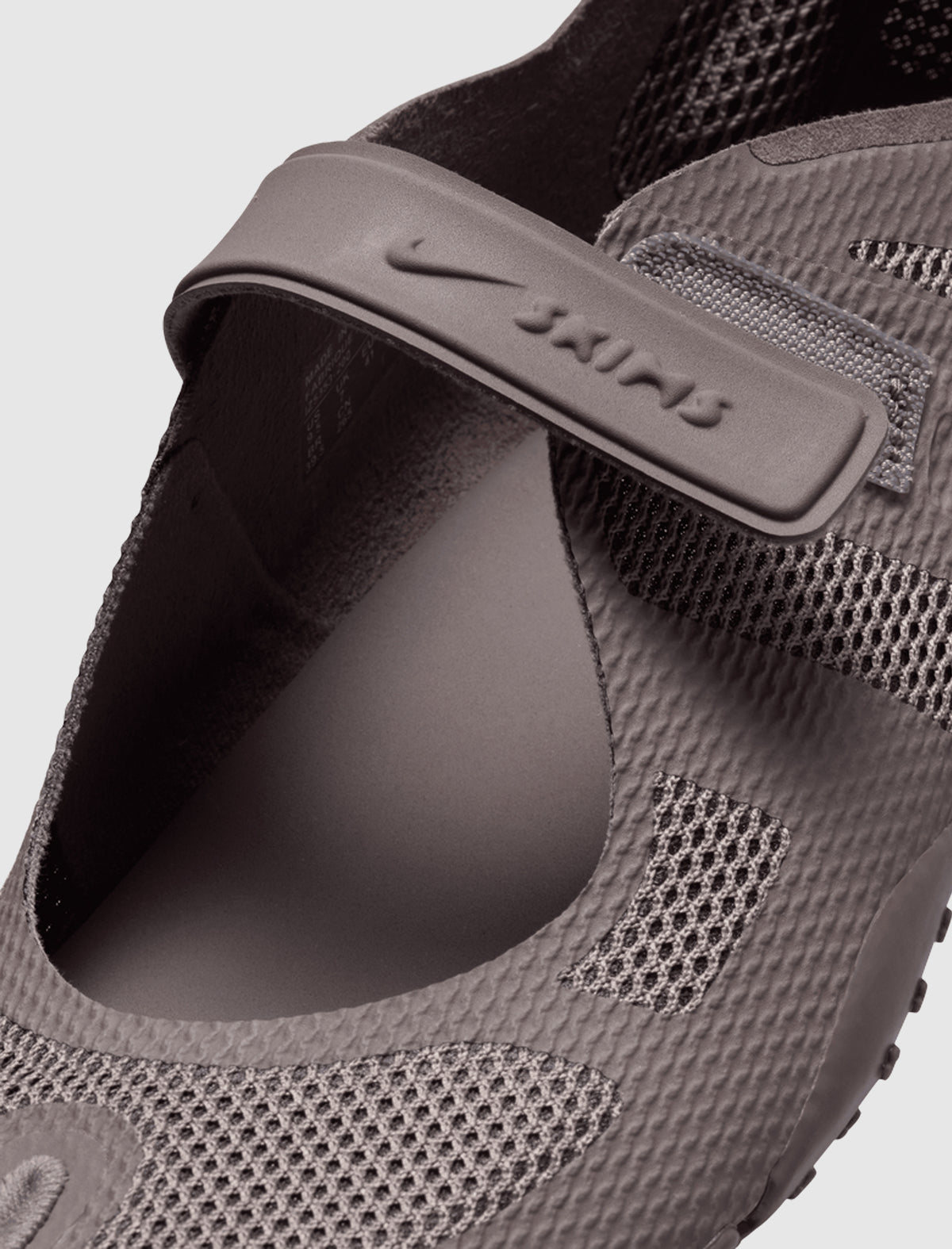 WOMEN'S NIKESKIMS RIFT MESH