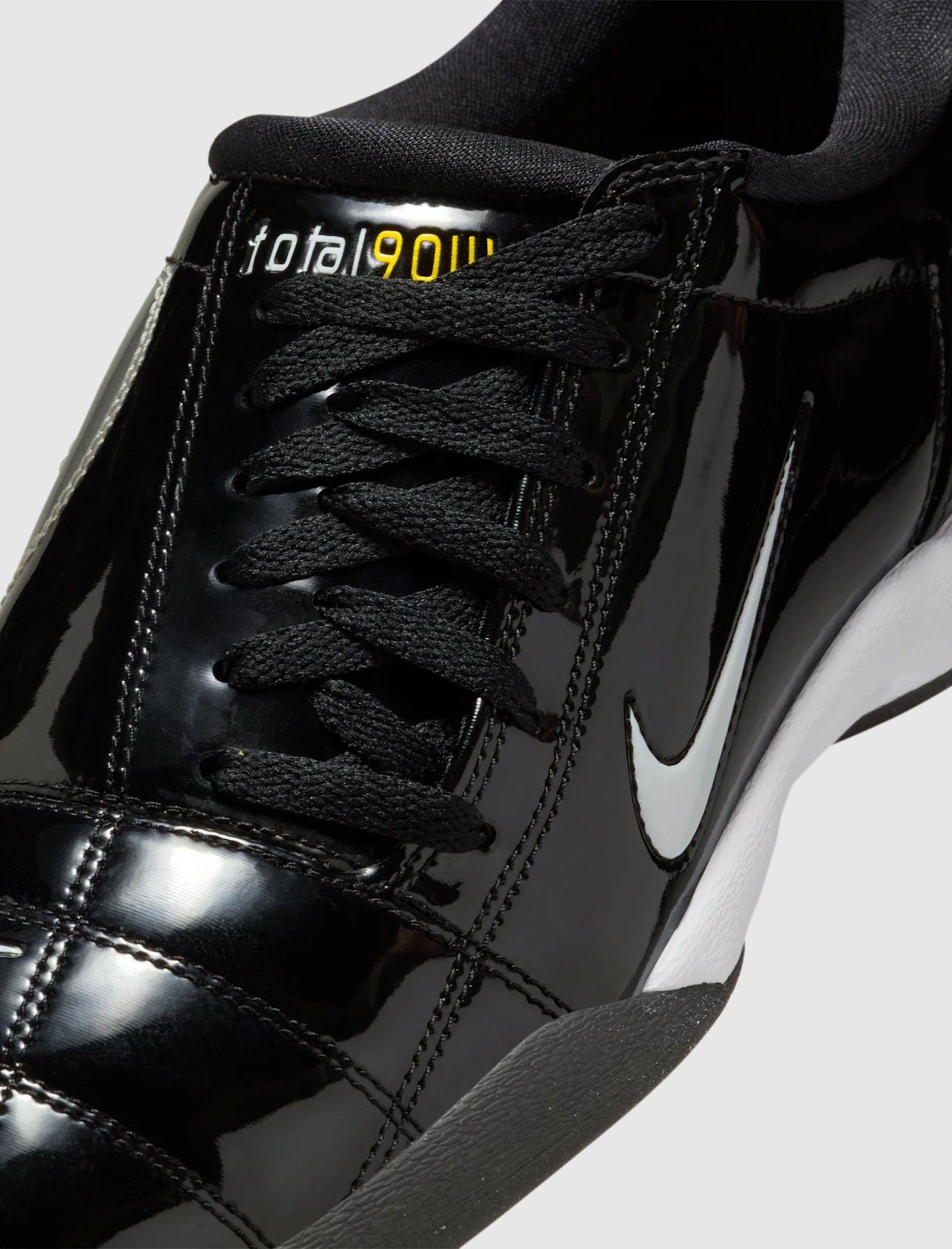 T90 SP "BLACK/WHITE/METALLIC SILVER"