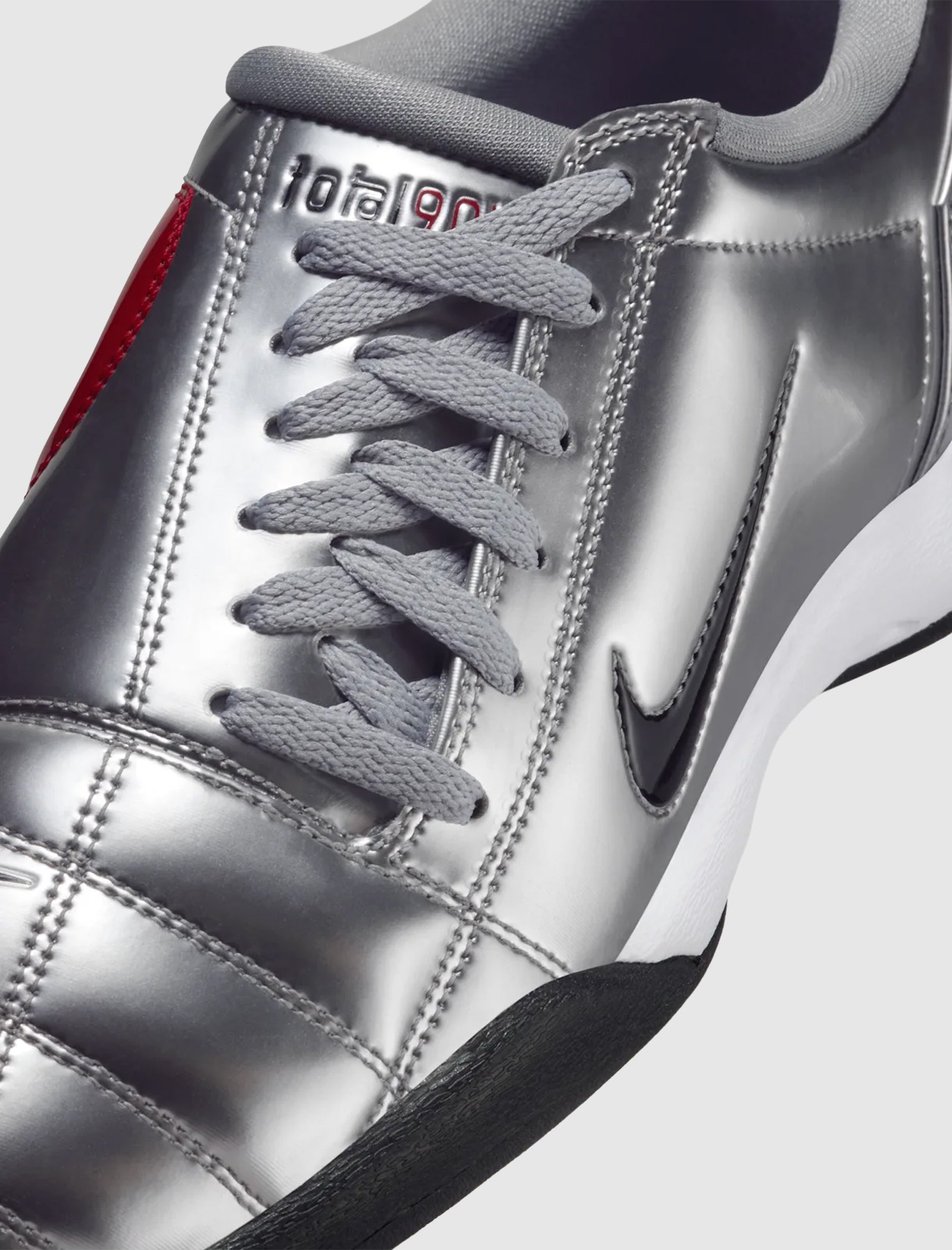 T90 SP "METALLIC SILVER/BLACK/UNIVERSITY RED"