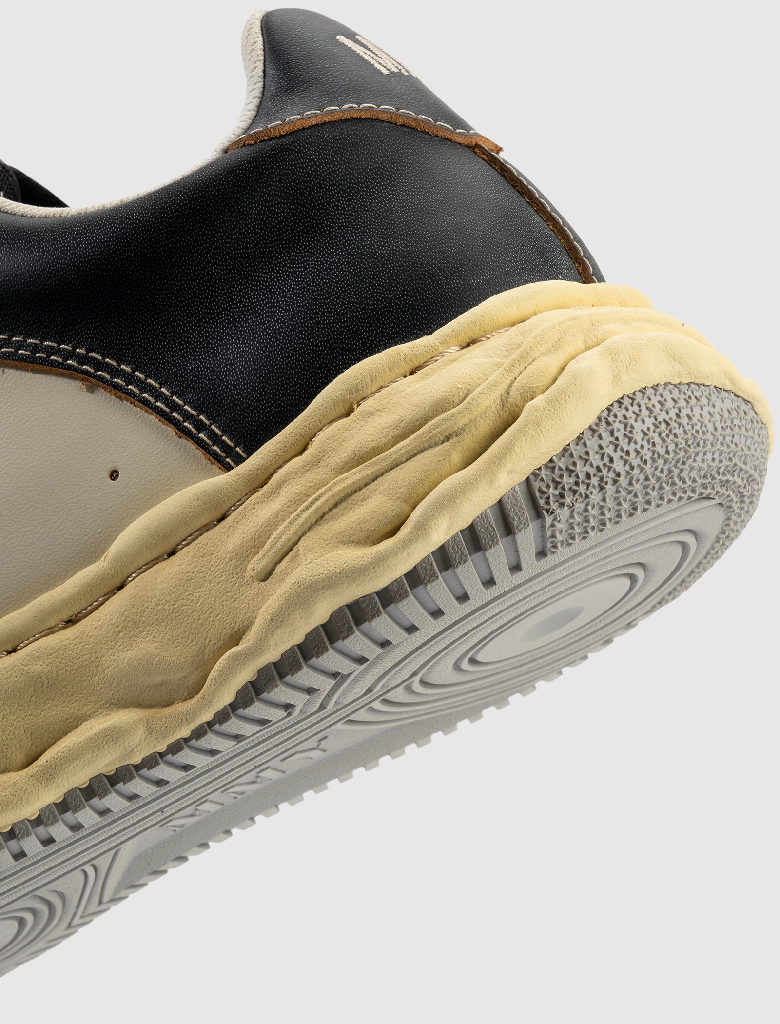WAYNE LOW TOP SNEAKERS "BLACK/WHITE"