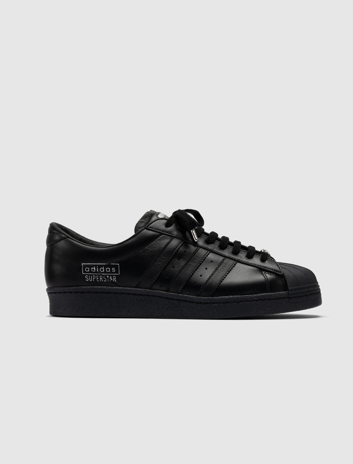 adidas gazelle silver green womens Men's adidas Samoa Shoes Triple Black IG1817 main image 1